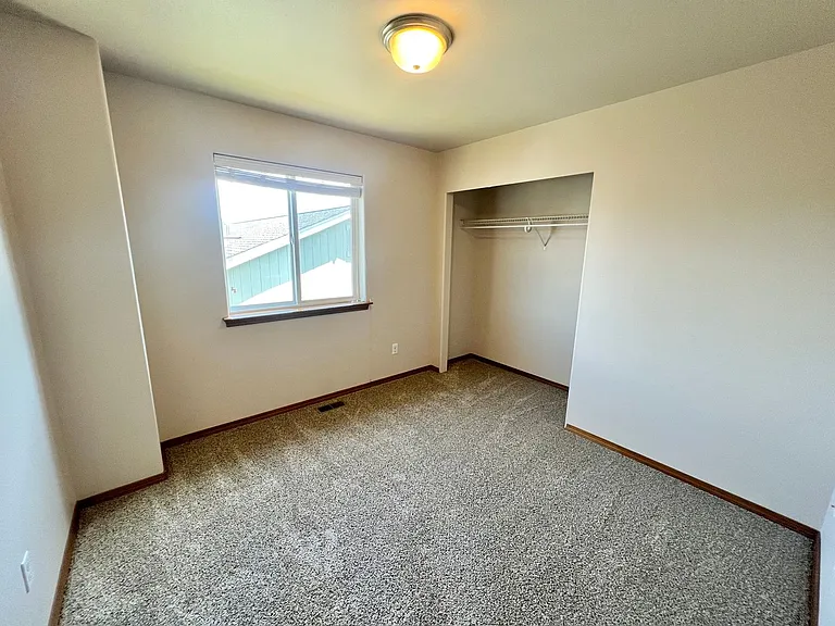 210 W Hailey Ct — Photo 18