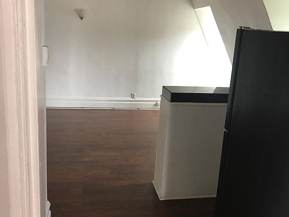 2nd image of 815 E 1st Ave APT 9
