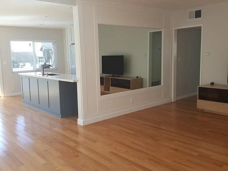 1041 Lincoln Blvd #1