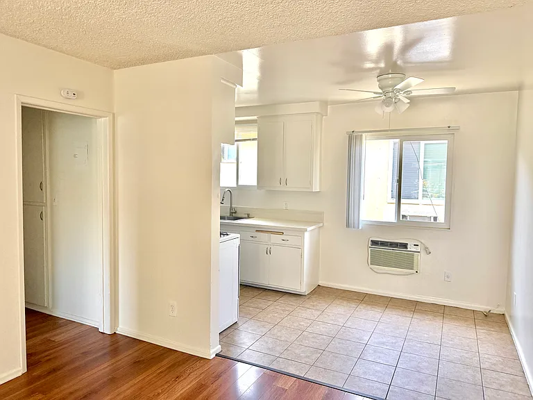 8750 Woodman Ave #21 — Photo 4