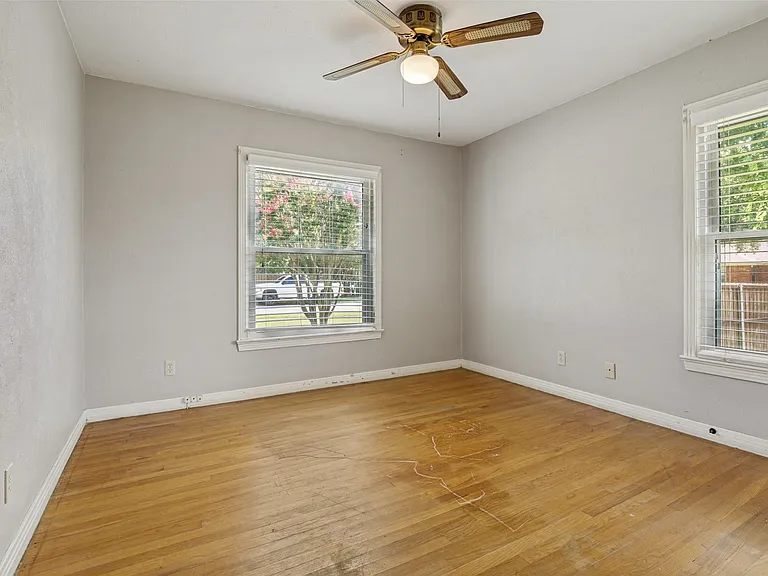 202 W Cherry St — Photo 8