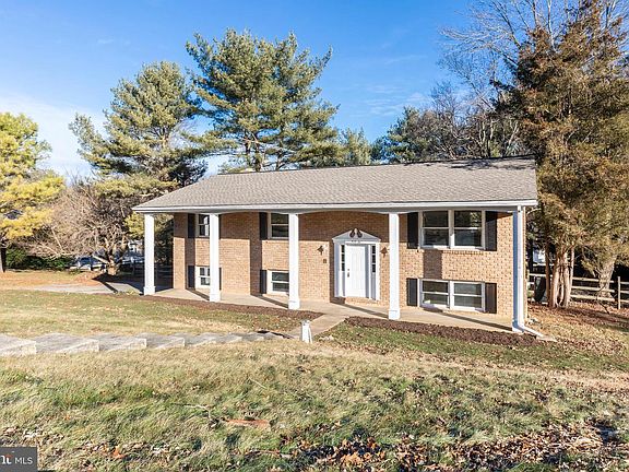 4th image of 42 Shamrock Cir