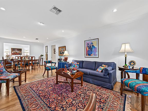 5th image of 702 Foster Dr