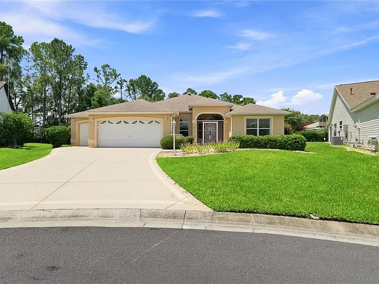 1304 De La Garza Pl — Photo 1