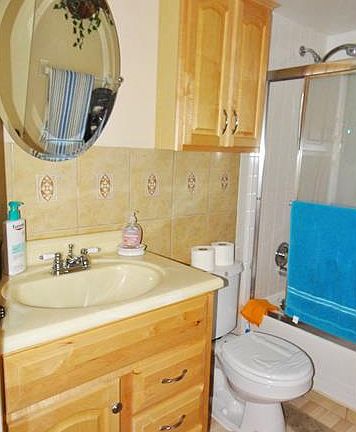 5th image of 3322 Olympic Dr APT 226