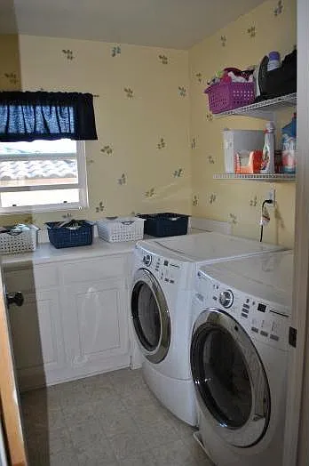 933 Yosemite Drive — Photo 2