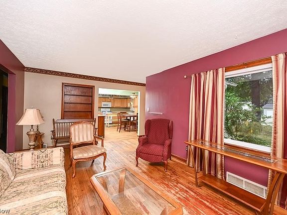 5th image of 490 Bonshire Rd