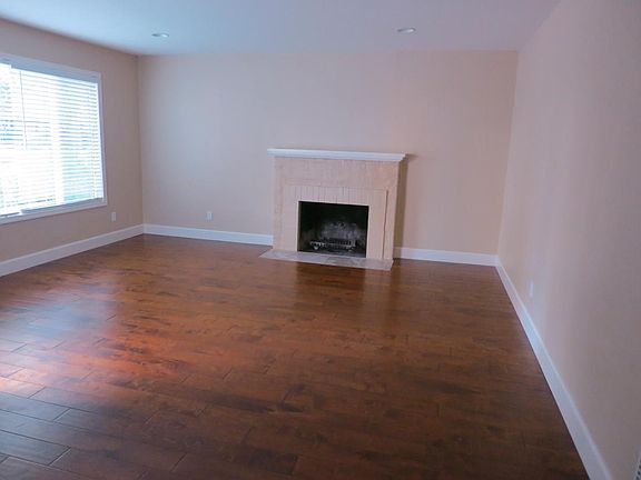 2nd image of 3109 Butte St