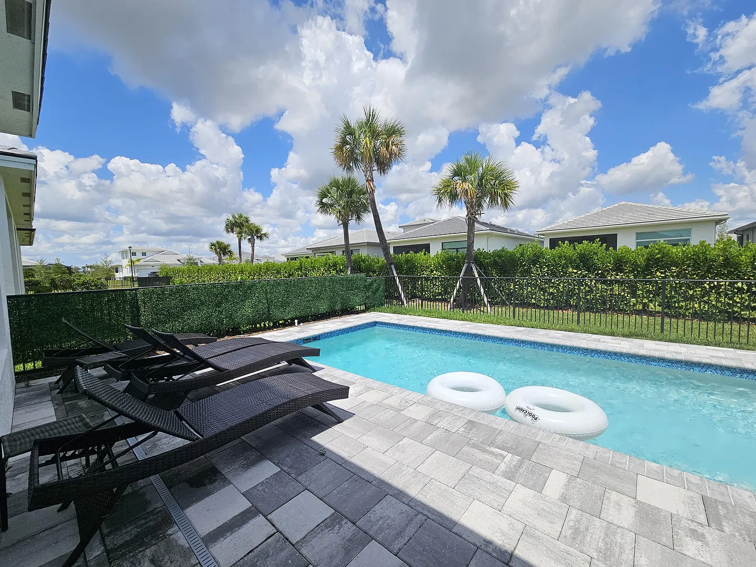 3 bed, 2.0 bath, 1723 sqft, $3,950 — Photo 2