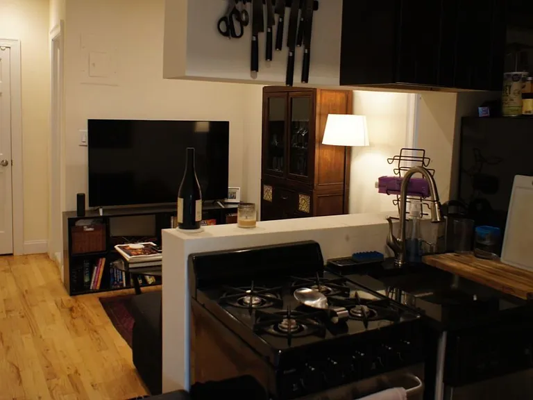 31 E 1st St #3D — Photo 3