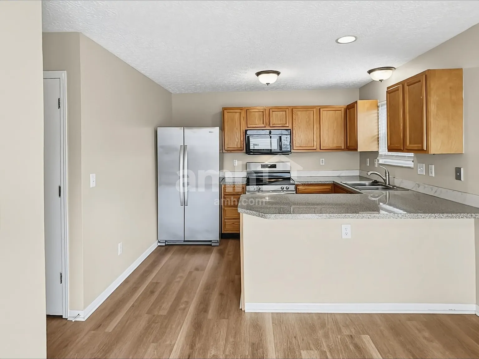 3 bed, 2.5 bath, 1408 sqft, $2,300 — Photo 4