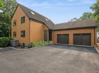 14 Sunrise Ct, East Northport, NY 11731