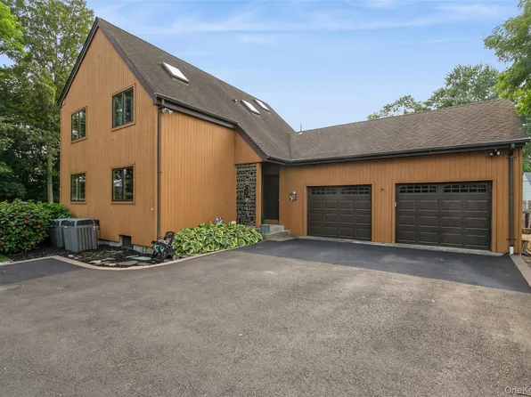 14 Sunrise Court, East Northport, NY 11731