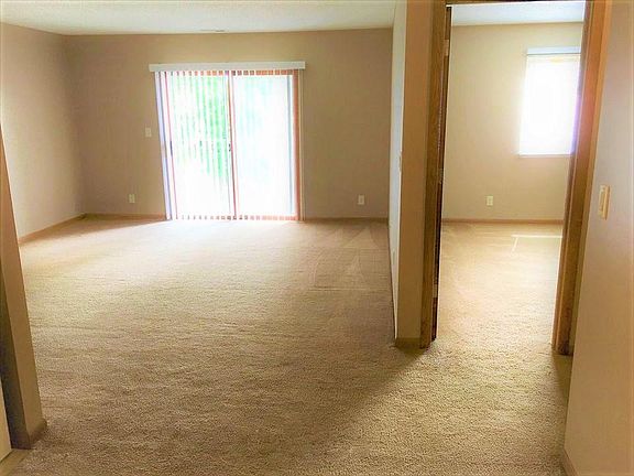 3rd image of 1-5103 Emerald Dr #1