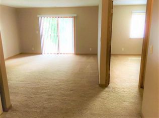 5011 Emerald Dr #18, Lincoln, NE 68516