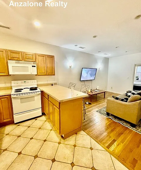 111 Salem St #3 — Photo 10