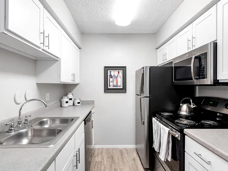 2 Bedroom B - 2 Bed / 2 Bath - 889 Sq.Ft.