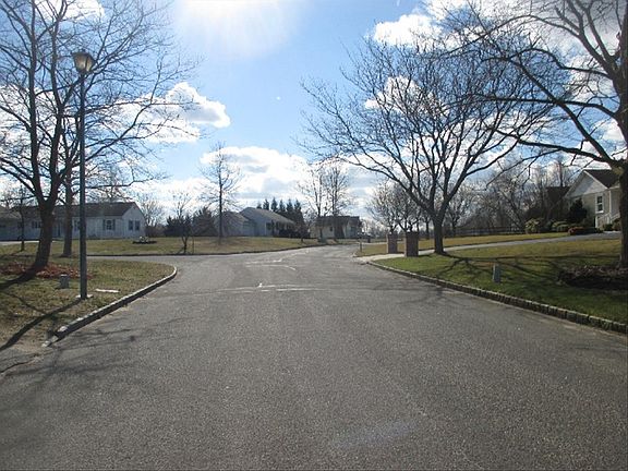 5th image of 171 Crystal Dr