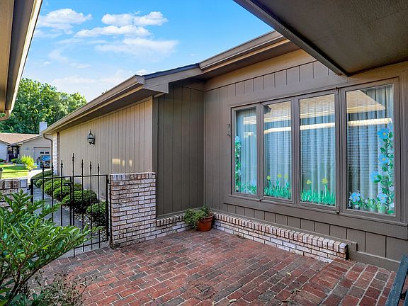 4th image of 3628 Woodglen Way