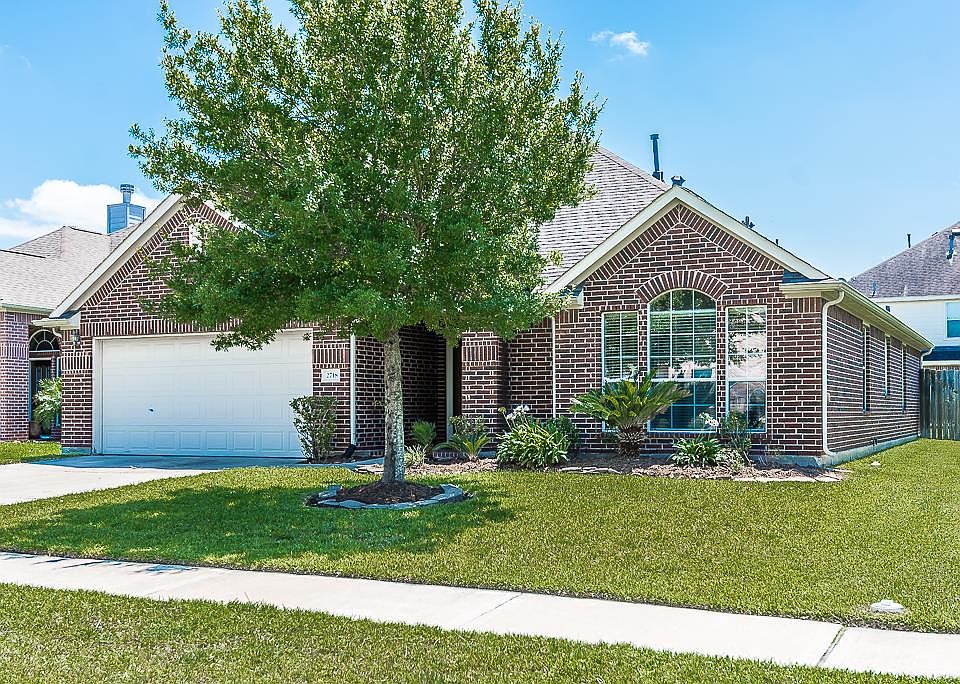 1st image of 2718 Crestwood Dr