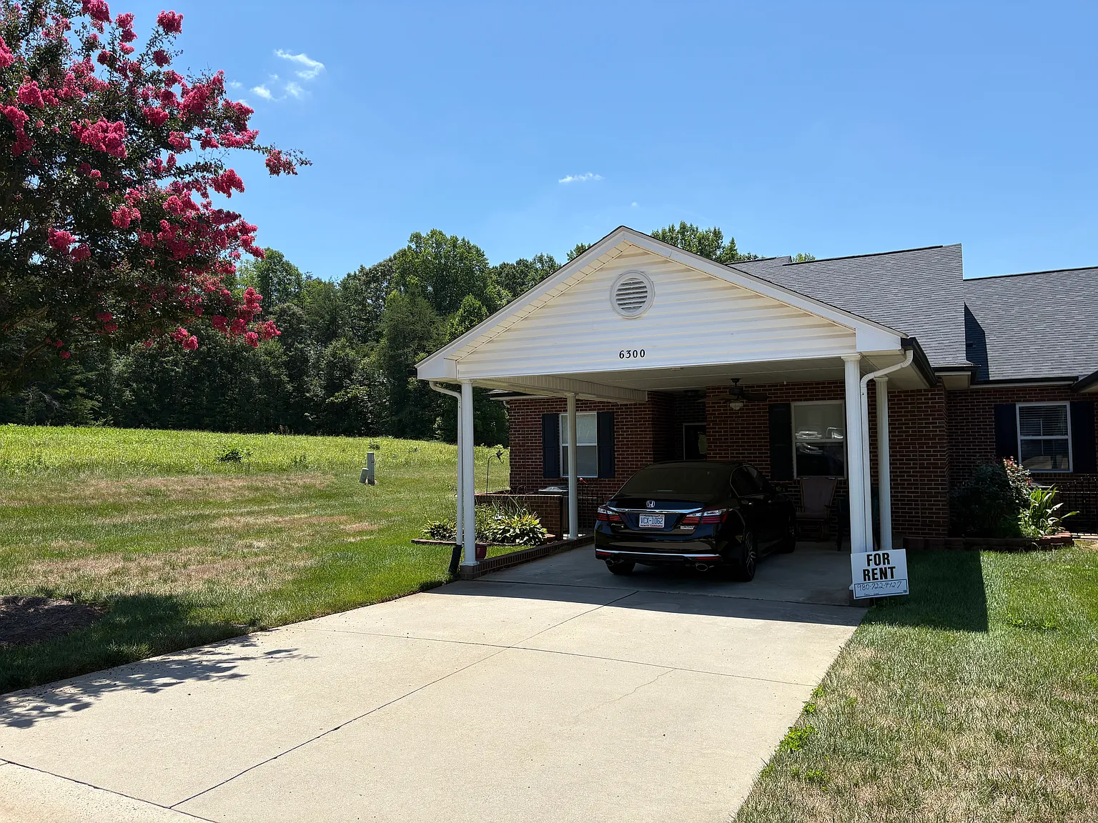 3 bed, 1207 sqft, $1,800 — Photo 2