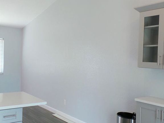 3rd image of 913 Orange Ave
