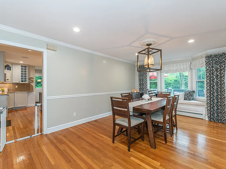 12 Yorke Rd — Photo 4