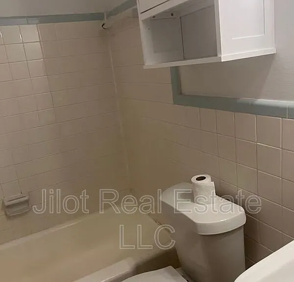496 Holderness St SW #3 — Photo 8