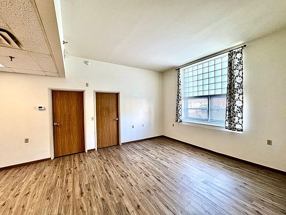 5th image of 405 & 407 S Blackhoof St #1B-1BA-800SQFT