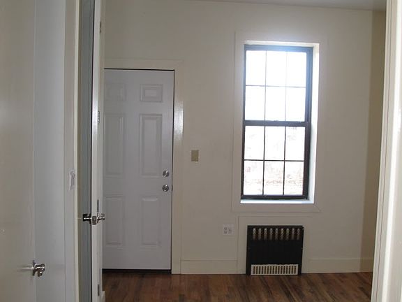 3rd image of 1498 Dekalb Ave APT 2R