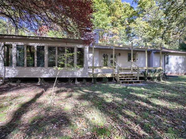 8711 Indian Rd, Gloucester, VA 23061
