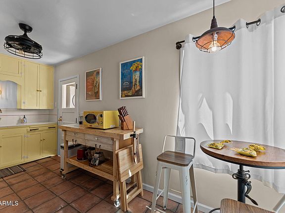 2nd image of 189 N Jefferson St #2