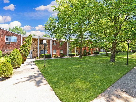 2nd image of 9 Gadsen Pl APT 2D