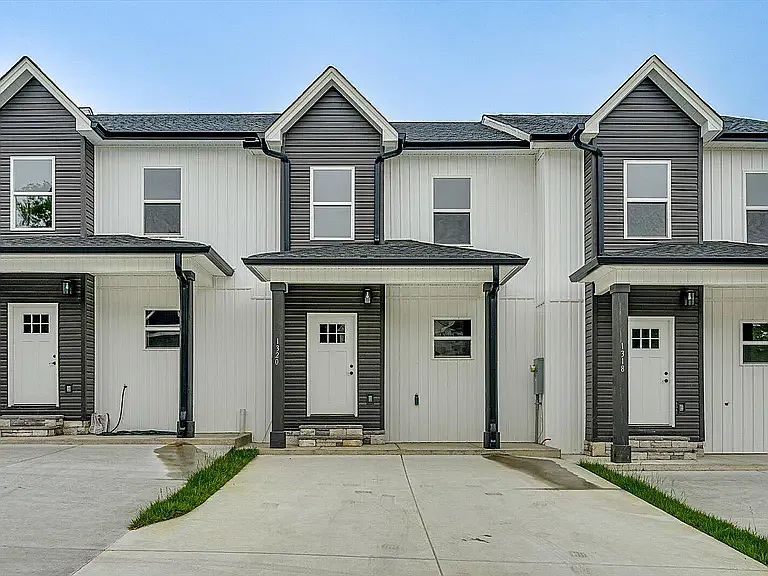 1320 Unity Dr NE — Photo 1