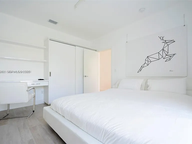 880 N Venetian Dr — Photo 18