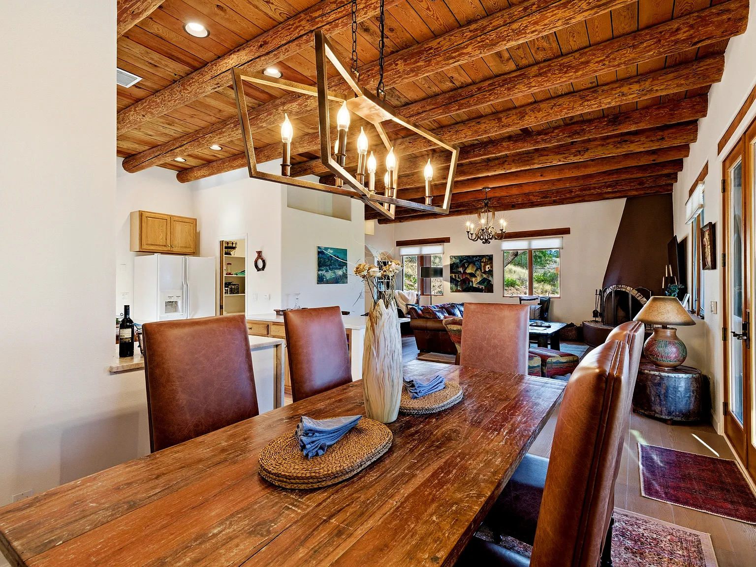 3 bed, 2.5 bath, 2400 sqft, $3,900 — Photo 3