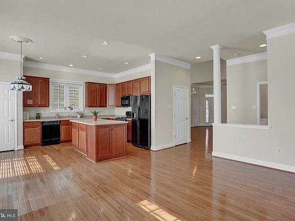 2nd image of 205 Shadow Glen Ct
