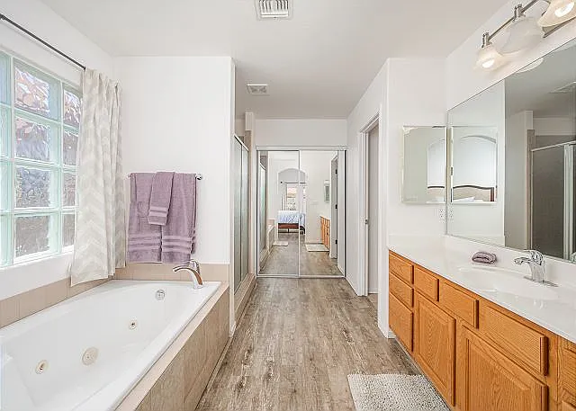 2459 N Ridge Ave — Photo 3