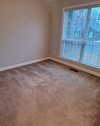 4th image of 3 Yarmouth Dr