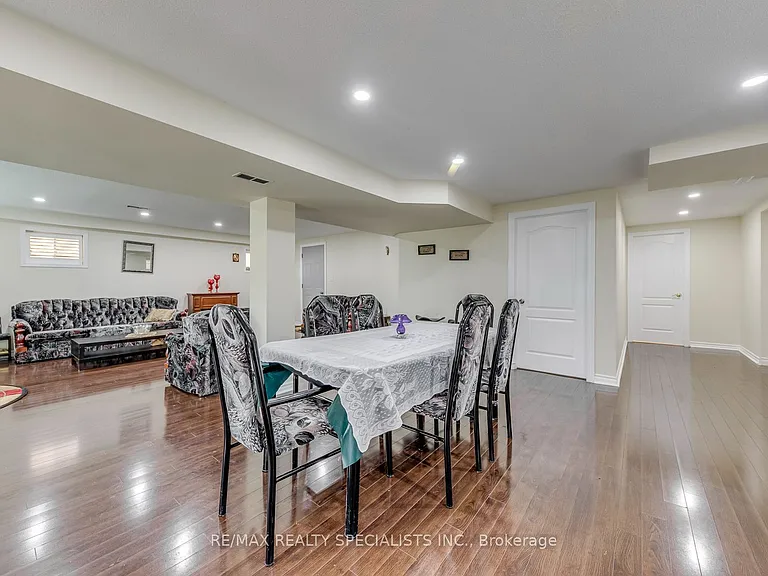 5486 Landsborough Ave — Photo 13