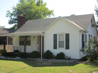 1119 N State Rd, Flora, IL 62839