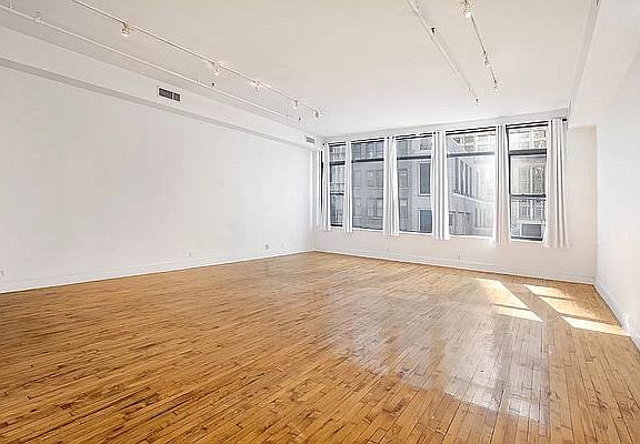 2nd image of 17 Park Pl APT 2