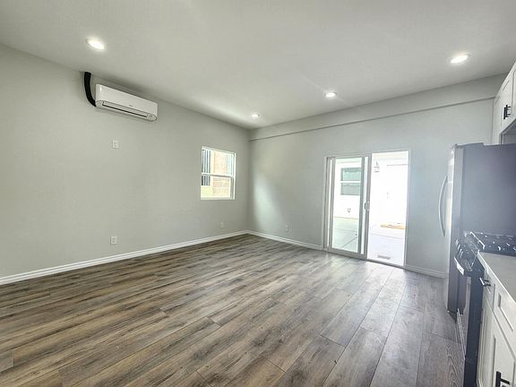 4th image of 213 W Doncrest St #A