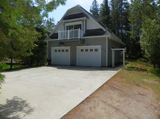 725 Lakeside Dr, Mackinaw City, MI 49701
