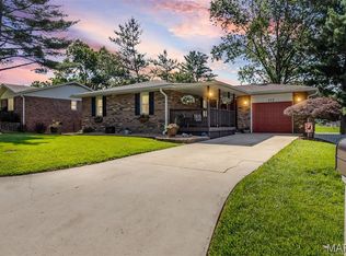 112 Lakeside Dr, Bethalto, IL 62010