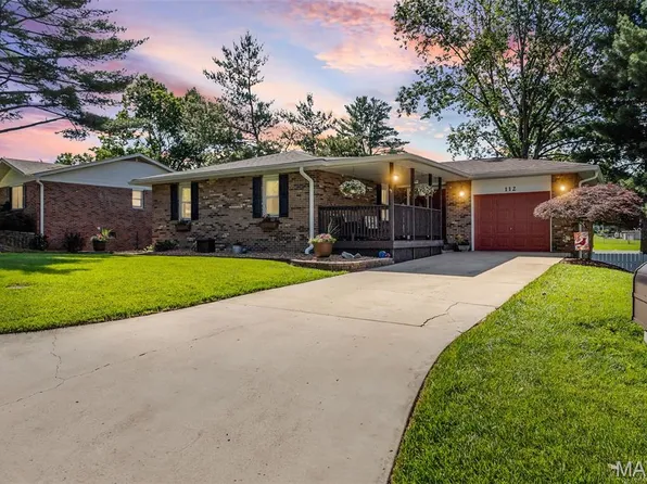 112 Lakeside Dr, Bethalto, IL 62010