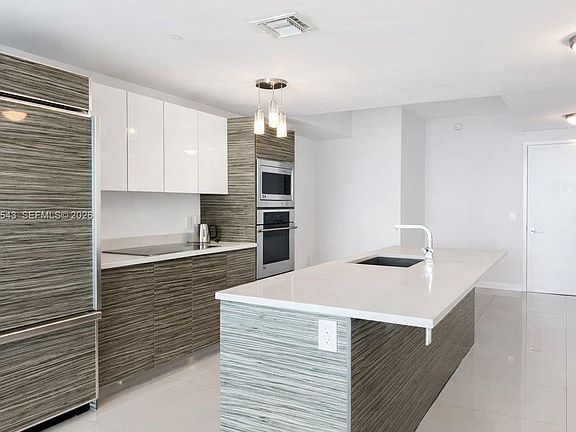 4th image of 460 NE 28th St APT 1407