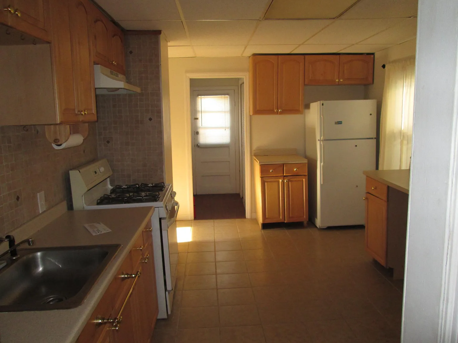 3 bed, 910 sqft, $2,800 — Photo 3