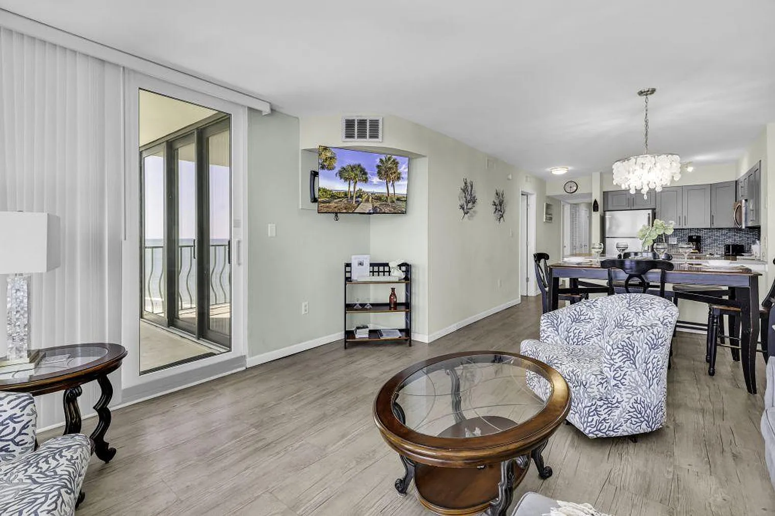 3 bed, 2.0 bath, 1151 sqft, $5,591 — Photo 4