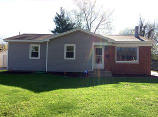 28 Friars Ln, Springfield, IL 62704